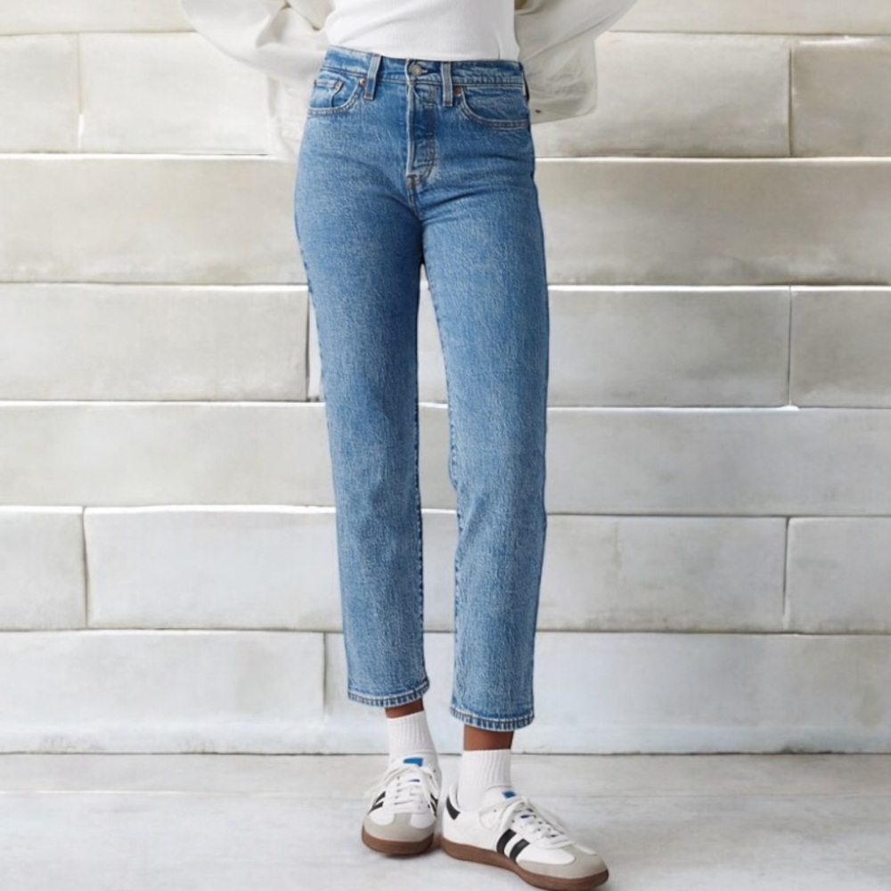 NWOT Levi’s Wedgie Straight Ankle
